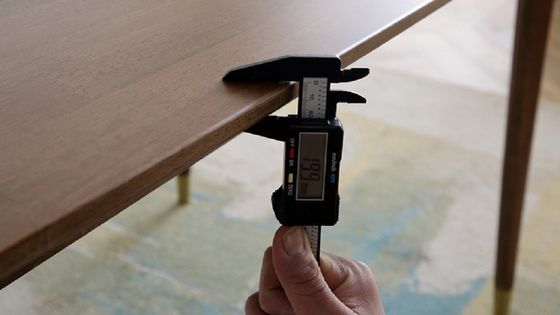 Προσαρμόσιμο μαγειρικό τραπέζι από στερεό ξύλο για επαγγελματική και κομψή τραπεζαρία