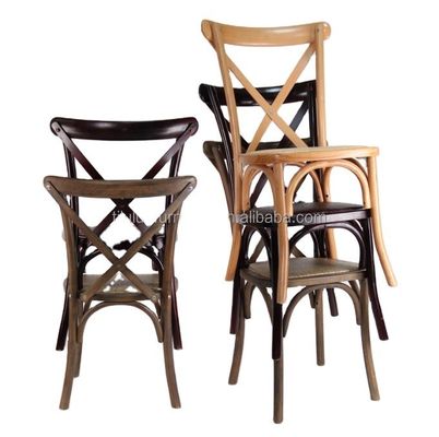 Σύγχρονο στυλ D50*W42*H89CM Εναρμόσιμη στερεόξυλη X Στρατιωτική πολυθρόνα με μαξιλάρι από ράταν για εξωτερική δεξίωση γάμου