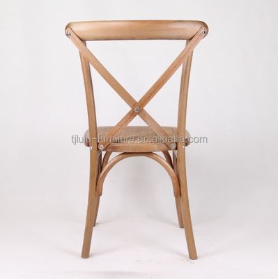 Σύγχρονο στυλ D50*W42*H89CM Εναρμόσιμη στερεόξυλη X Στρατιωτική πολυθρόνα με μαξιλάρι από ράταν για εξωτερική δεξίωση γάμου