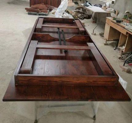 Ταχυδρομική συσκευασία και ξύλινο αναδιπλούμενο τραπέζι προς ενοικίαση σε γάμους και πάρτι