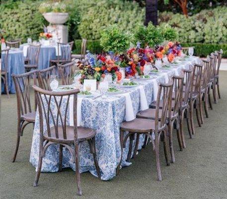 Αρχαία γαμήλια εκδήλωση Vintage X Cross Back Stackable ξύλινη καρέκλα με κάθισμα αφρού ράταν