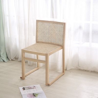 Έπιπλα τραπεζαρίας Πραγματικό ράταν στερεό ξύλο Καρέκλα τραπεζαρίας για στοιβάσιμα και σκανδιναβικό ελεύθερο χρόνο