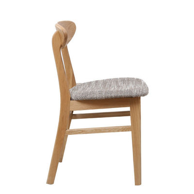 Σκανδιναβική σύγχρονη τραπεζική καρέκλα από στερεό ξύλο με δερμάτινη επένδυση καθίσματος και υποστρώματος