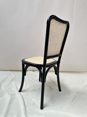 Σύγχρονη ξύλινη καρέκλα για κλασικές και άνετες θέσεις