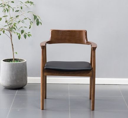 Στέλες τραπεζαρίας από στερεό ξύλο σε κλασικό σκανδιναβικό στυλ για τραπεζαρία και καθιστικό