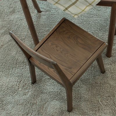 Καρέκλες τραπεζαρίας από στερεό ξύλο σε κλασικό στυλ για έπιπλα εστιατορίων