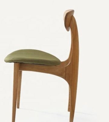 Προσθέστε μια πινελιά κομψότητας στην τραπεζαρία σας με μια τραπεζαρική καρέκλα από πράσινο ξύλο