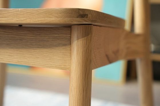 Στρατηγική τραπεζαρία από στερεό ξύλο W45*D48*H80CM για έπιπλα στο σπίτι σε εστιατόρια και ξενοδοχεία
