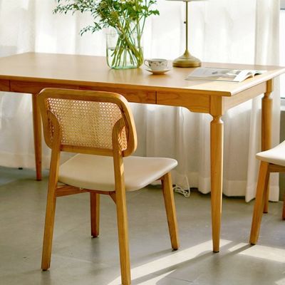 Δαπεζαρία από ξύλινο ράταν για μοντέρνα εσωτερικά