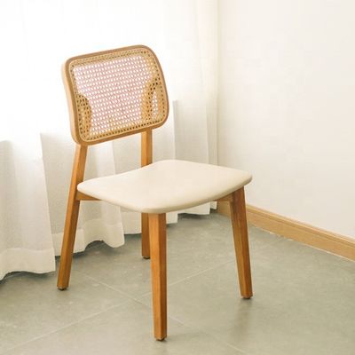 Δαπεζαρία από ξύλινο ράταν για μοντέρνα εσωτερικά