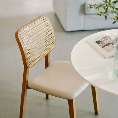 Δαπεζαρία από ξύλινο ράταν για μοντέρνα εσωτερικά