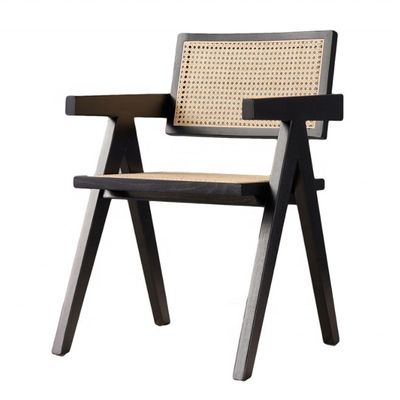 Σύγχρονο εστιατόριο Armrest Rattan Cane Τραπεζική καρέκλα σε στερεό υλικό και σύγχρονο σχεδιασμό