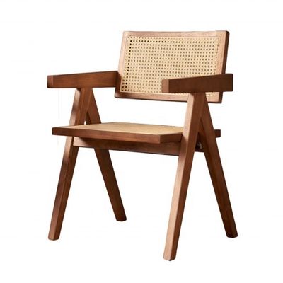 Σύγχρονο εστιατόριο Armrest Rattan Cane Τραπεζική καρέκλα σε στερεό υλικό και σύγχρονο σχεδιασμό