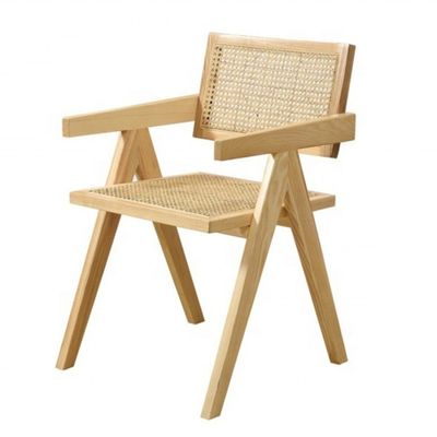 Σύγχρονο εστιατόριο Armrest Rattan Cane Τραπεζική καρέκλα σε στερεό υλικό και σύγχρονο σχεδιασμό
