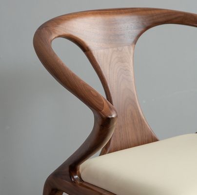 Καρέκλα τραπεζαρίας για υπνοδωμάτιο από σκανδιναβικό στερεό ξύλο με στήριγμα βραχίονων μοντέρνο σχεδιασμό