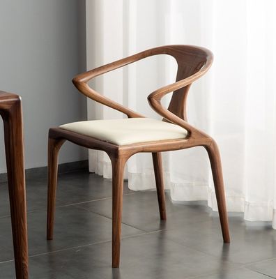 Καρέκλα τραπεζαρίας για υπνοδωμάτιο από σκανδιναβικό στερεό ξύλο με στήριγμα βραχίονων μοντέρνο σχεδιασμό