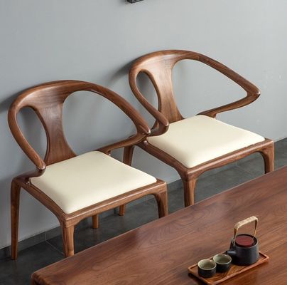 Καρέκλα τραπεζαρίας για υπνοδωμάτιο από σκανδιναβικό στερεό ξύλο με στήριγμα βραχίονων μοντέρνο σχεδιασμό