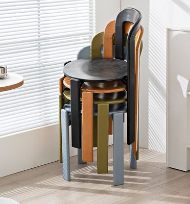 Προσαρμοσμένα σχέδια σκανδιναβική στερεόξυλη καρέκλα τραπεζαρίας με στοιβαχτό σχεδιασμό και λακαρισμένο φινίρισμα