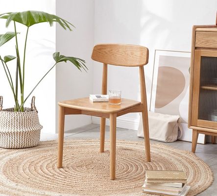 Εναρμονισμένη καρέκλα τραπεζαρίας για σύγχρονο εστιατόριο από στερεό ξύλο με φυσικό χρώμα