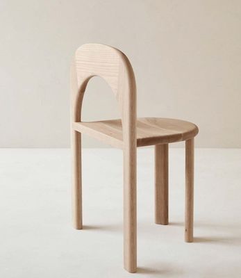 ΑΠΟΧΡΙΣΤΗΣΗ Τυποποιημένη τραπεζαρική καρέκλα από φυσικό στερεό ξύλο