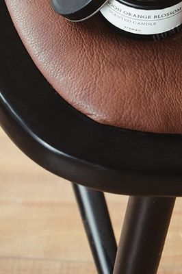 Σύγχρονη στερεόξυλη καρέκλα τραπεζαρίας από ράταν για σύγχρονα εσωτερικά και εστιατόρια