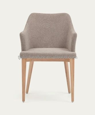 Φαρμακευτικές καρέκλες από ξύλινο σκανδιναβικό ύφασμα Μινιμαλιστικές καρέκλες κουζίνας Έπιπλα με προσαρμοσμένα χρώματα και πολυτελές σκανδιναβικό σχεδιασμό