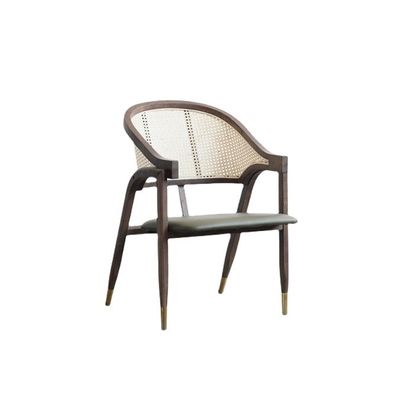 Σθεναρή καρέκλα τραπεζαρίας με σκελετό από ξύλο. Ο τέλειος συνδυασμός αντοχής και στυλ.