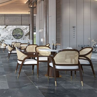 Σθεναρή καρέκλα τραπεζαρίας με σκελετό από ξύλο. Ο τέλειος συνδυασμός αντοχής και στυλ.