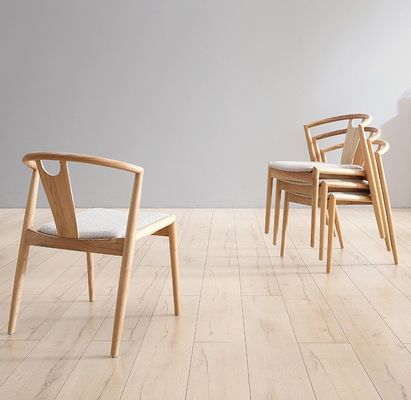 Ταχυδρομική συσκευασία N Επιπλήματα τραπεζαρίας Σύγχρονα έπιπλα στερεού ξύλου PU δέρματος / ύφασμα στοιβαγμένη καρέκλα για εστιατόριο και καθιστικό