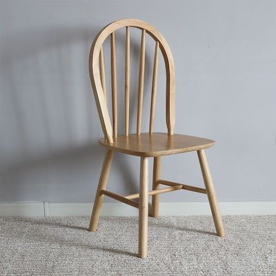 Στυλιστική και λειτουργική σκανδιναβική τραπεζαρία από στερεό ξύλο για κομψή τραπεζαρία W49.5*D51*H79 cm