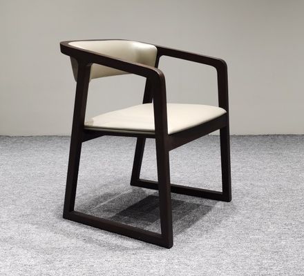 Ταχυδρομική συσκευασία Σκληρό ξύλο PU δερμάτινη καρέκλα τραπεζαρίας σε σκανδιναβικό σχεδιασμό και μαύρο / καρύδι / προσαρμοσμένο χρώμα για σύγχρονη τραπεζαρία