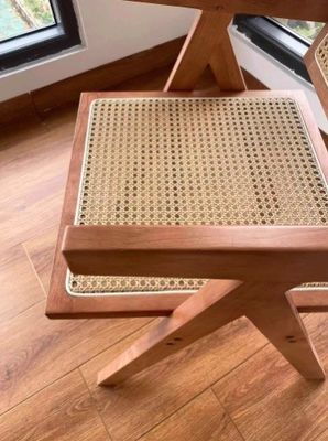 Καρέκλα τραπεζαρίας από φυσικό στερεό ξύλο με σύγχρονο εστιατόριο από ράταν σε μαύρο φινίρισμα