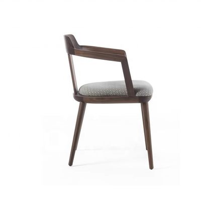 Καρέκλα τραπεζαρίας εσωτερικής καντίνας σε στερεό ξύλο με μαξιλάρι καθίσματος και πολυθρόνα μοντέρνου σχεδιασμού με χρώμα καρύδας