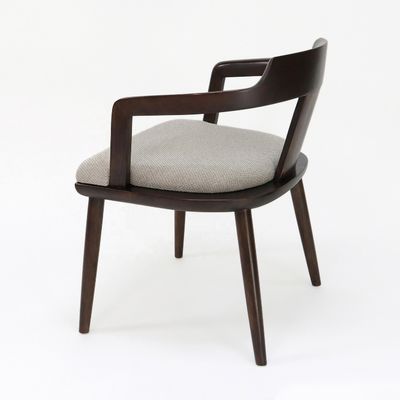 Καρέκλα τραπεζαρίας εσωτερικής καντίνας σε στερεό ξύλο με μαξιλάρι καθίσματος και πολυθρόνα μοντέρνου σχεδιασμού με χρώμα καρύδας