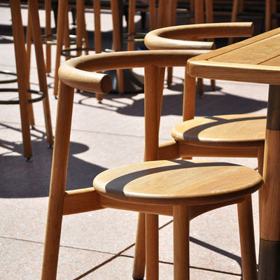 Σπίτι Έπιπλα Σκανδιναβικό καθιστικό Στρατόπεδο τραπεζαρίας από στερεό ξύλο με εστιατόριο και φινίρισμα από νιτρολάκο