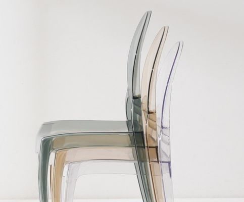 Σύγχρονη στοιβάσιμη τραπεζική καρέκλα κατασκευασμένη από διαφανές υλικό PC για στοιβάσιμη σε ξενοδοχείο Καφέ σαλόνι