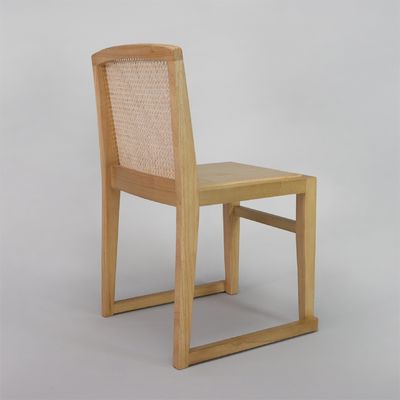 Σύγχρονη U Stackable Rattan Backrest Στερεές ξύλινες καρέκλες τραπεζαρίας Χωρίς διπλωμένες Ιδανικές για αναβάθμιση και ανακαίνιση ξενοδοχείων εστιατορίων