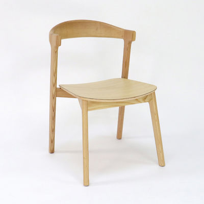 Αναβαθμίστε το εστιατόριο ή το ξενοδοχείο σας με καρέκλα τραπεζαρίας από στερεό ξύλο από υλικό κελύφους ξύλου από στάχτη / καουτσούκ