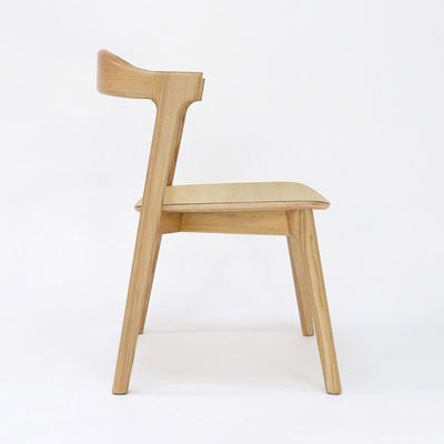 Αναβαθμίστε το εστιατόριο ή το ξενοδοχείο σας με καρέκλα τραπεζαρίας από στερεό ξύλο από υλικό κελύφους ξύλου από στάχτη / καουτσούκ