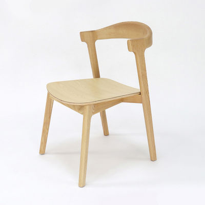 Αναβαθμίστε το εστιατόριο ή το ξενοδοχείο σας με καρέκλα τραπεζαρίας από στερεό ξύλο από υλικό κελύφους ξύλου από στάχτη / καουτσούκ