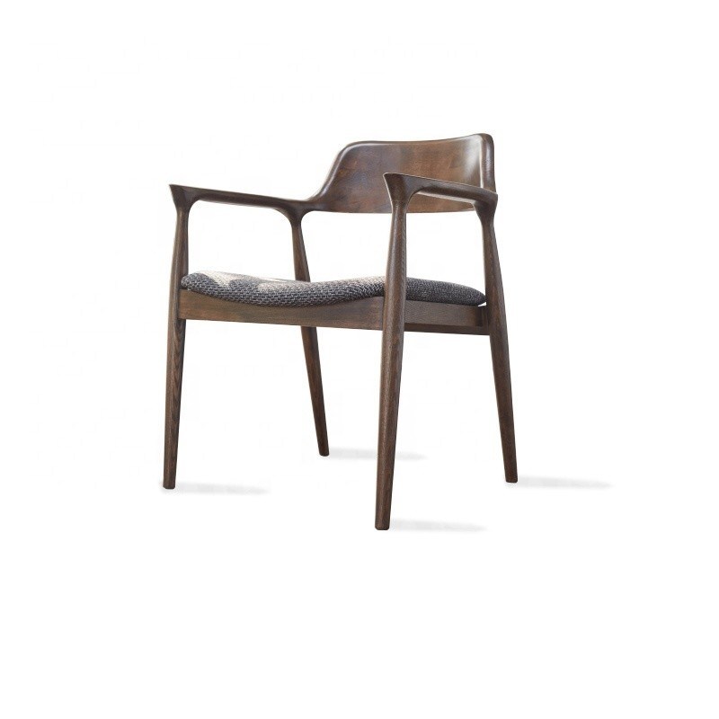 Προσιτή και ανθεκτική καρέκλα τραπεζαρίας από στερεό ξύλο για κλασική εμπειρία τραπεζαρίας